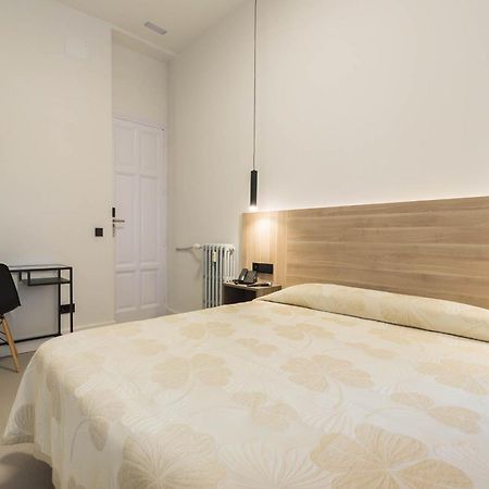 Hostal Excelsior Мадрид Екстериор снимка