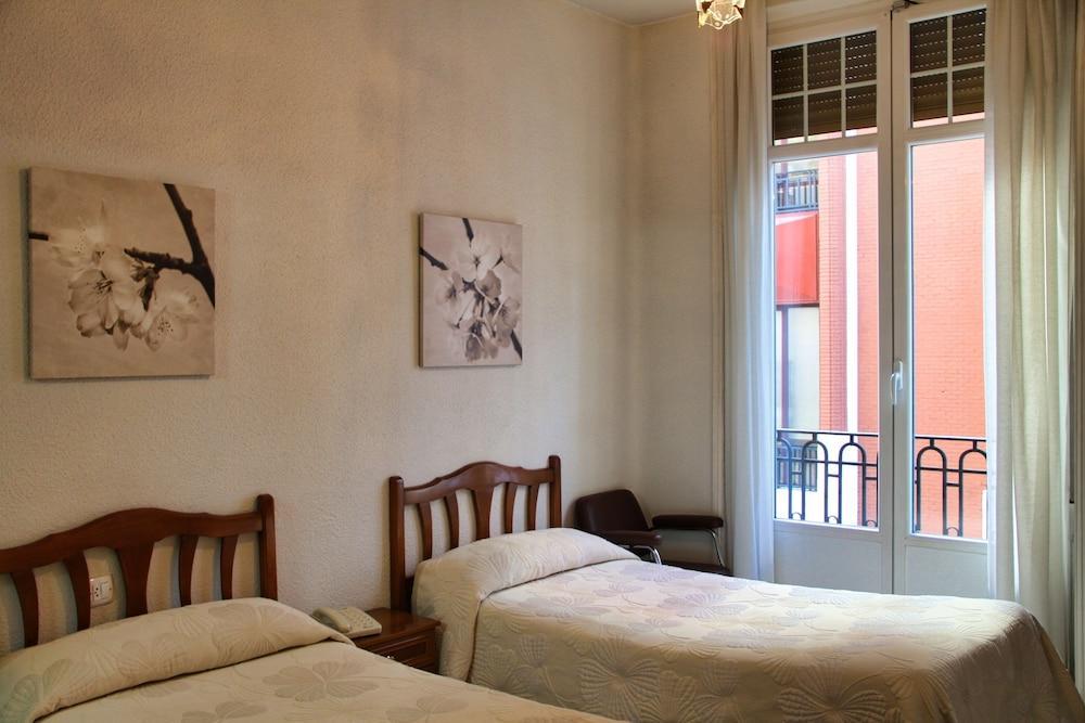 Hostal Excelsior Мадрид Екстериор снимка