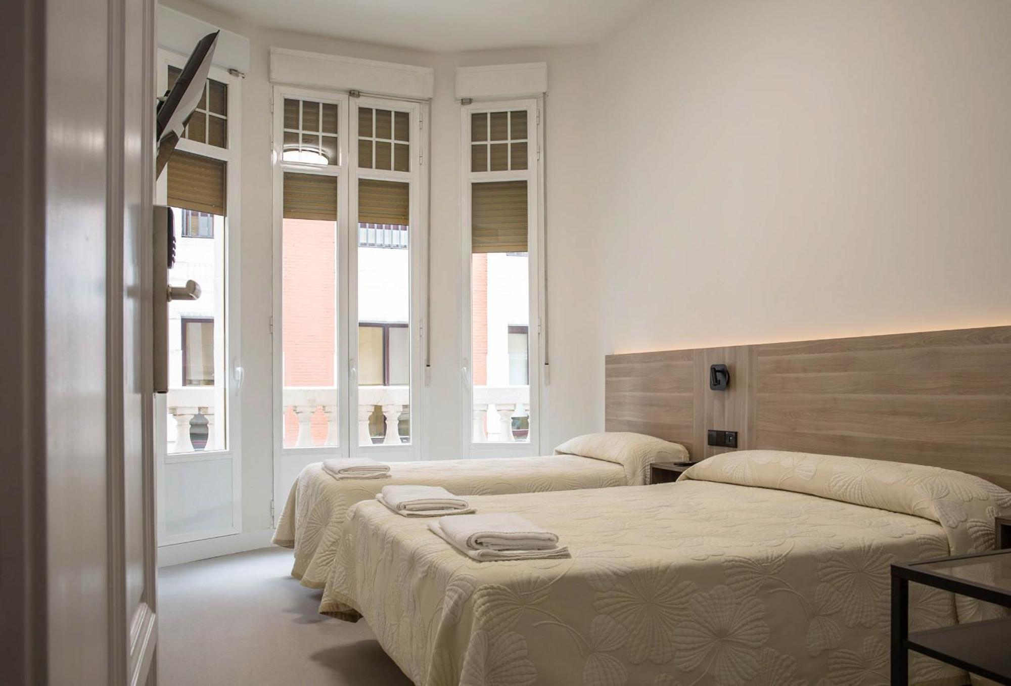 Hostal Excelsior Мадрид Екстериор снимка