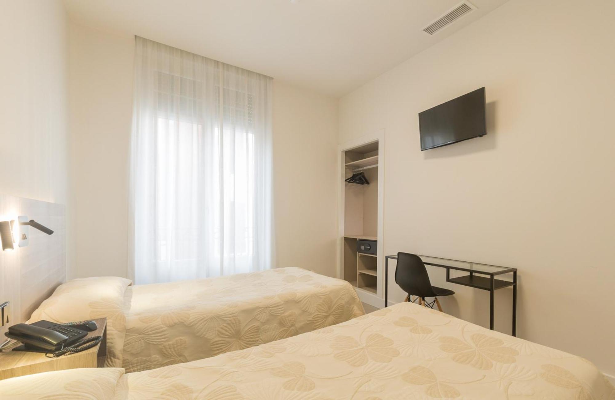 Hostal Excelsior Мадрид Екстериор снимка