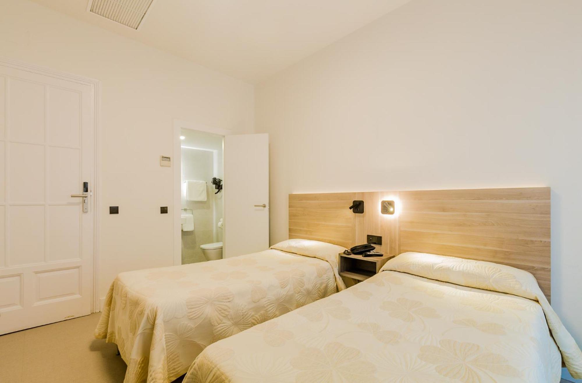 Hostal Excelsior Мадрид Екстериор снимка
